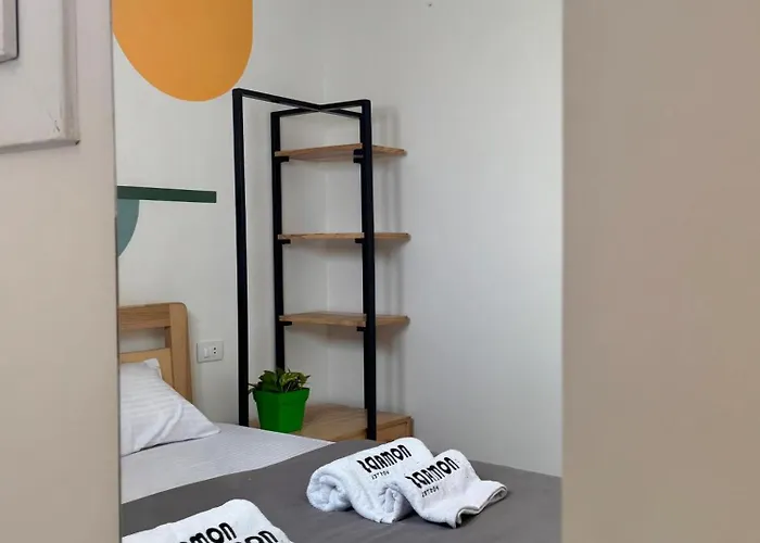 Nomads Hostel *