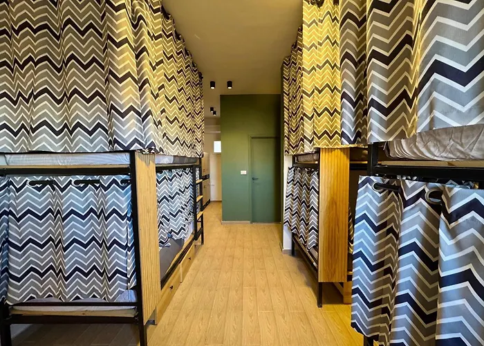 Nomads Hostel *