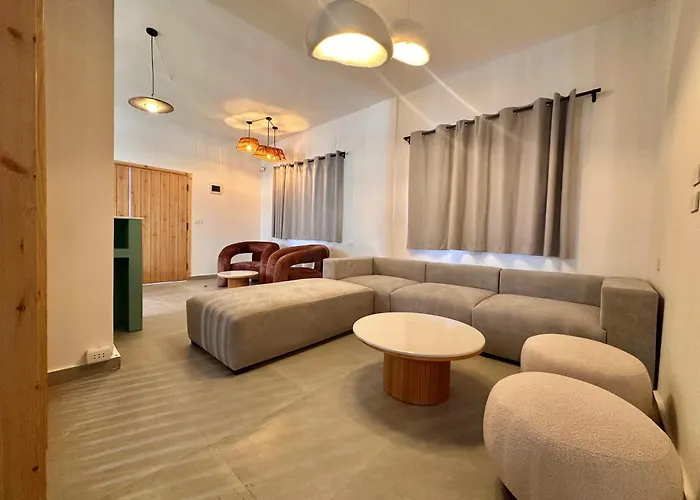 Hostel Nomads