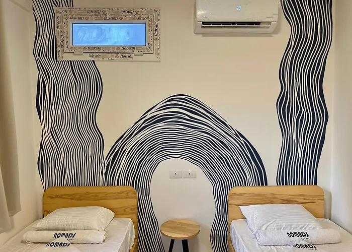 Hostel Nomads