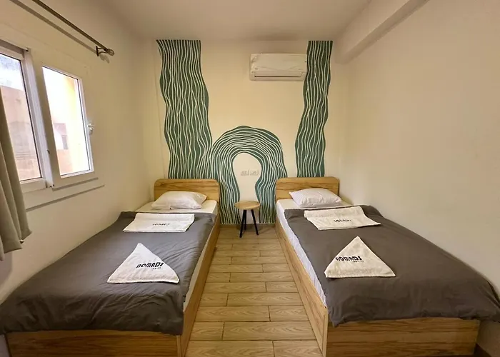 Nomads Hostel *